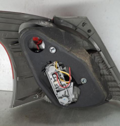 Feu arriere principal droit (feux) TOYOTA YARIS 2 Photo n°3