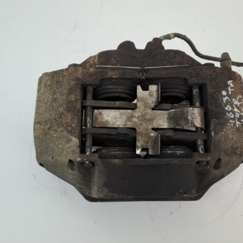 Etrier avant droit (freinage) TOYOTA HILUX 4