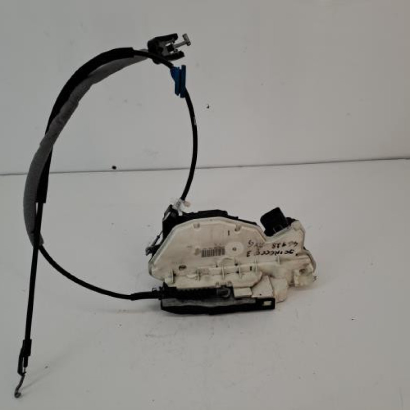 Serrure avant gauche VOLKSWAGEN SCIROCCO 3