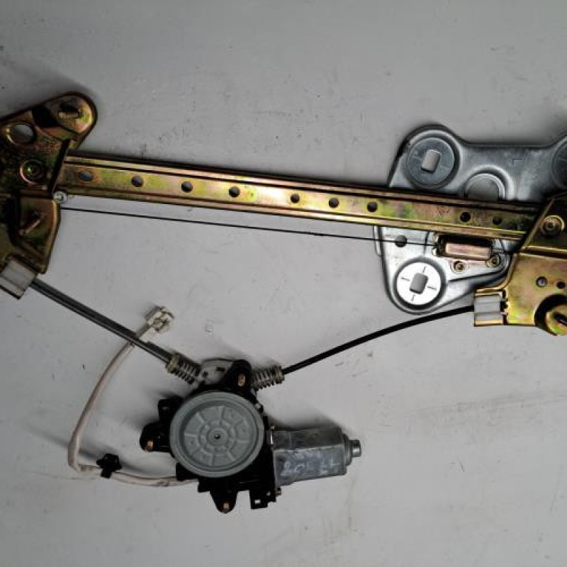 Leve vitre electrique avant gauche TOYOTA MR3