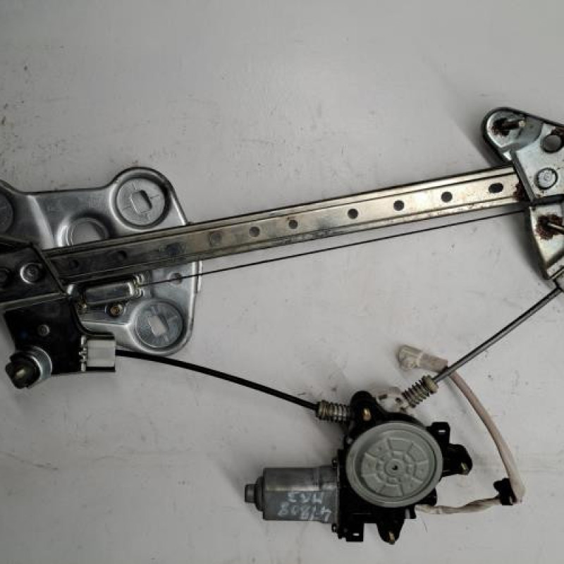 Leve vitre electrique avant droit TOYOTA MR3