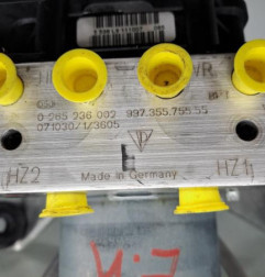 Bloc ABS (freins anti-blocage) PORSCHE 911 5 997 Photo n°4