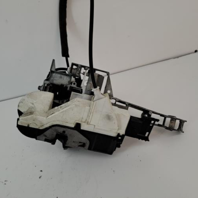 Serrure avant gauche PEUGEOT 3008 1