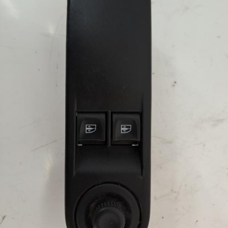 Interrupteur de leve vitre avant gauche RENAULT CLIO 4