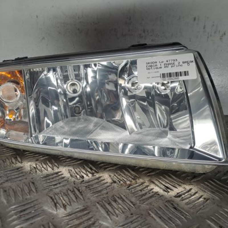 Optique avant principal droit (feux)(phare) SKODA FABIA 1