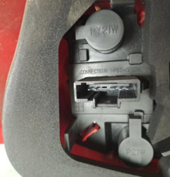 Feu arriere principal droit (feux) PEUGEOT 206+ Photo n°4