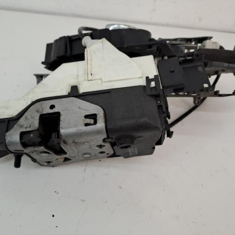 Serrure avant gauche PEUGEOT 5008 1