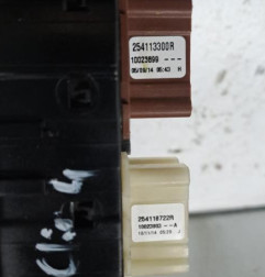 Interrupteur de leve vitre avant gauche RENAULT CLIO 4 Photo n°3