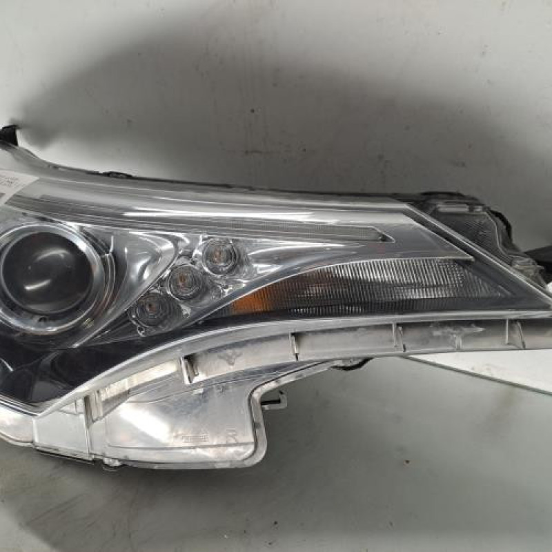 Optique avant principal droit (feux)(phare) TOYOTA AVENSIS 3