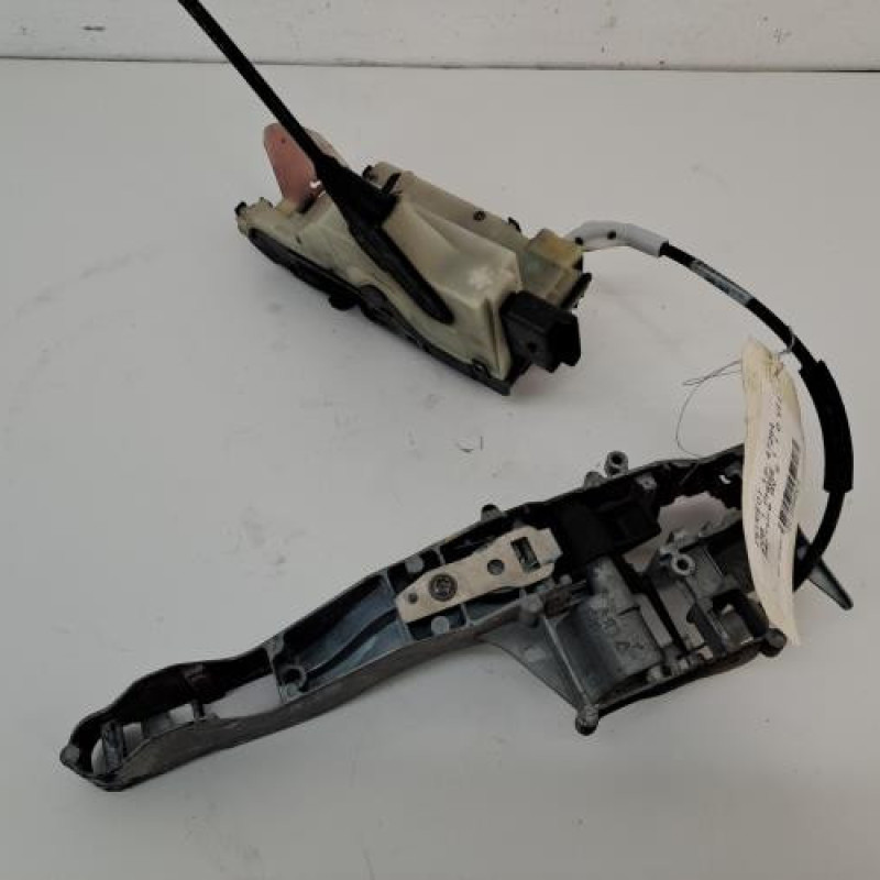 Serrure avant gauche PEUGEOT 208 1