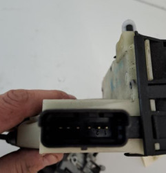 Serrure avant gauche PEUGEOT 208 1