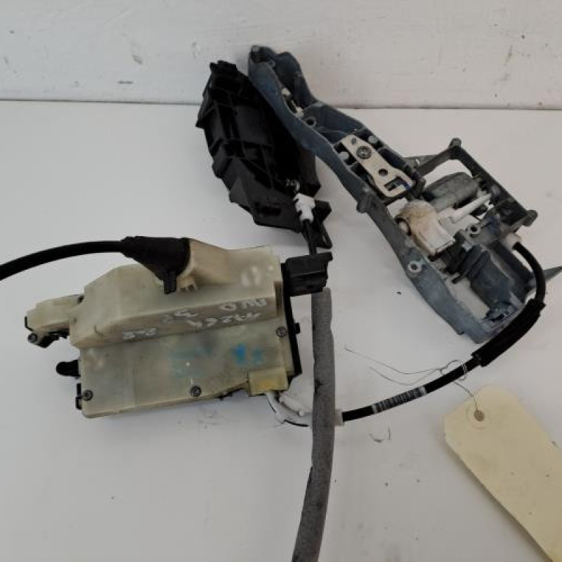 Serrure avant droit PEUGEOT 208 1