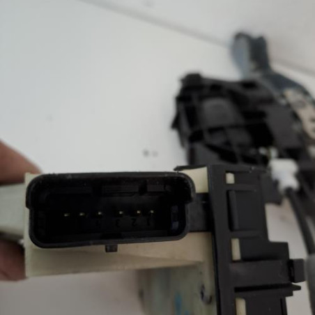 Serrure avant droit PEUGEOT 208 1