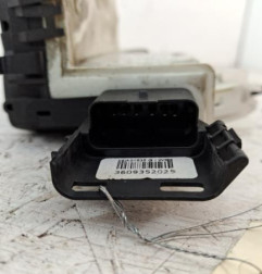 Serrure avant droit PEUGEOT 3008 1