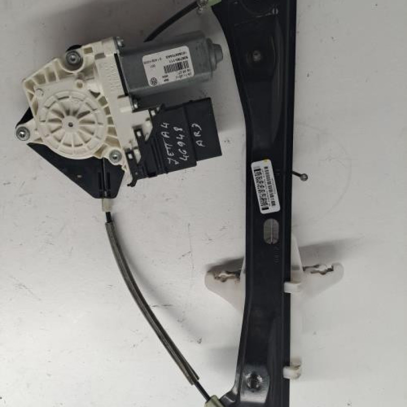 Leve vitre electrique arriere droit VOLKSWAGEN JETTA 4