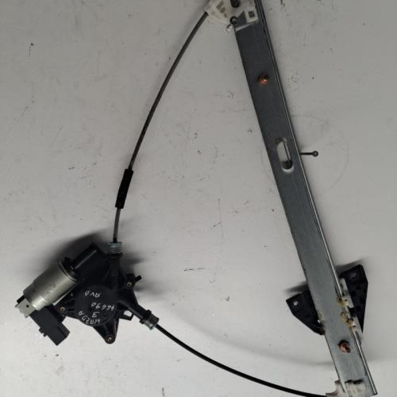 Leve vitre electrique avant droit MAZDA 3 1