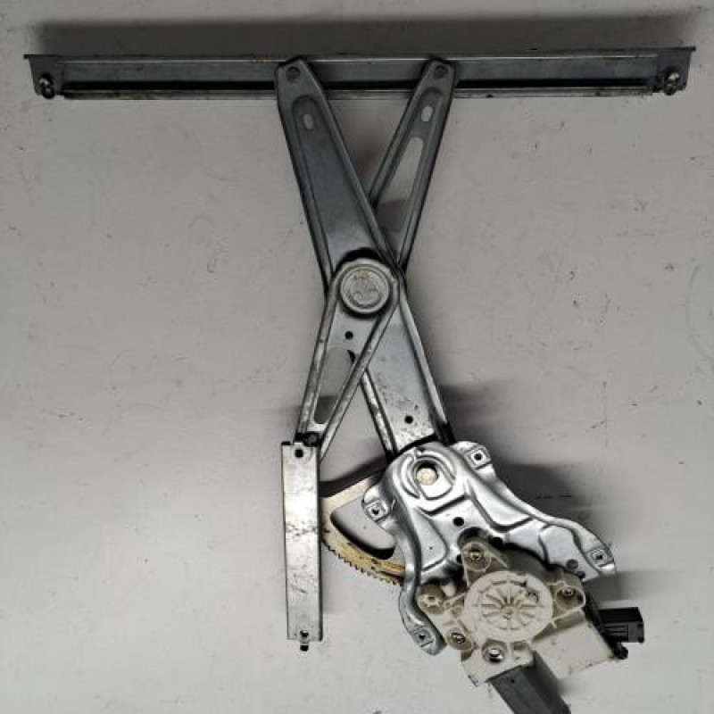 Leve vitre electrique avant droit TOYOTA AVENSIS 2