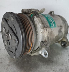 Compresseur clim VOLKSWAGEN POLO 3 Photo n°1