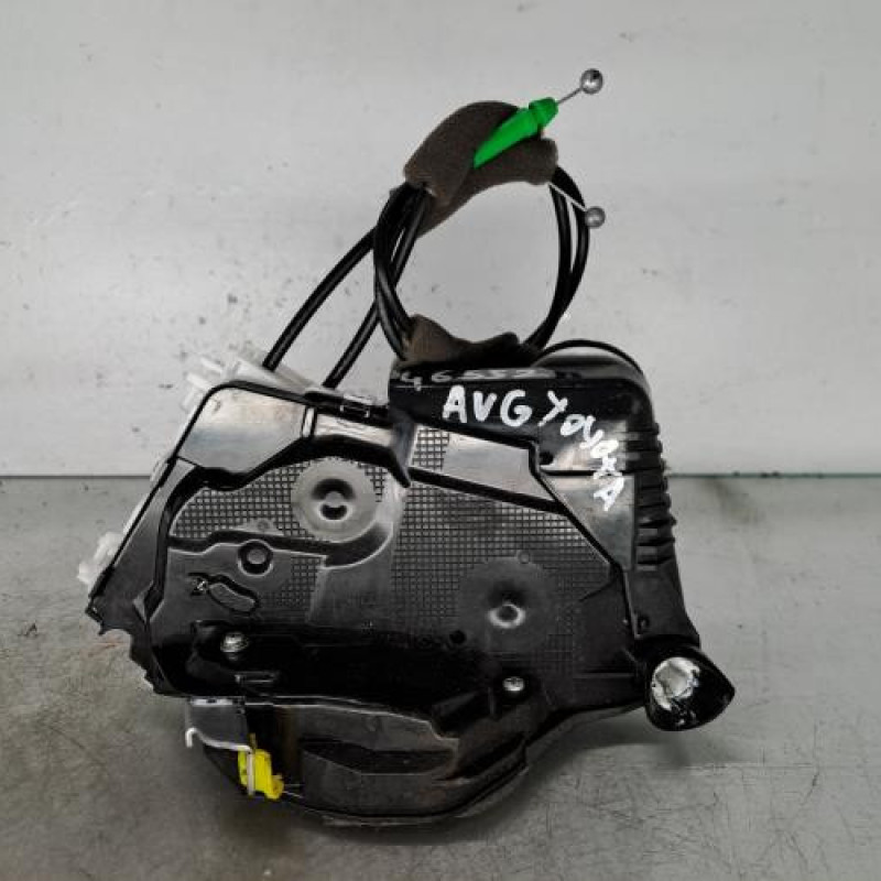 Serrure avant gauche TOYOTA YARIS 4