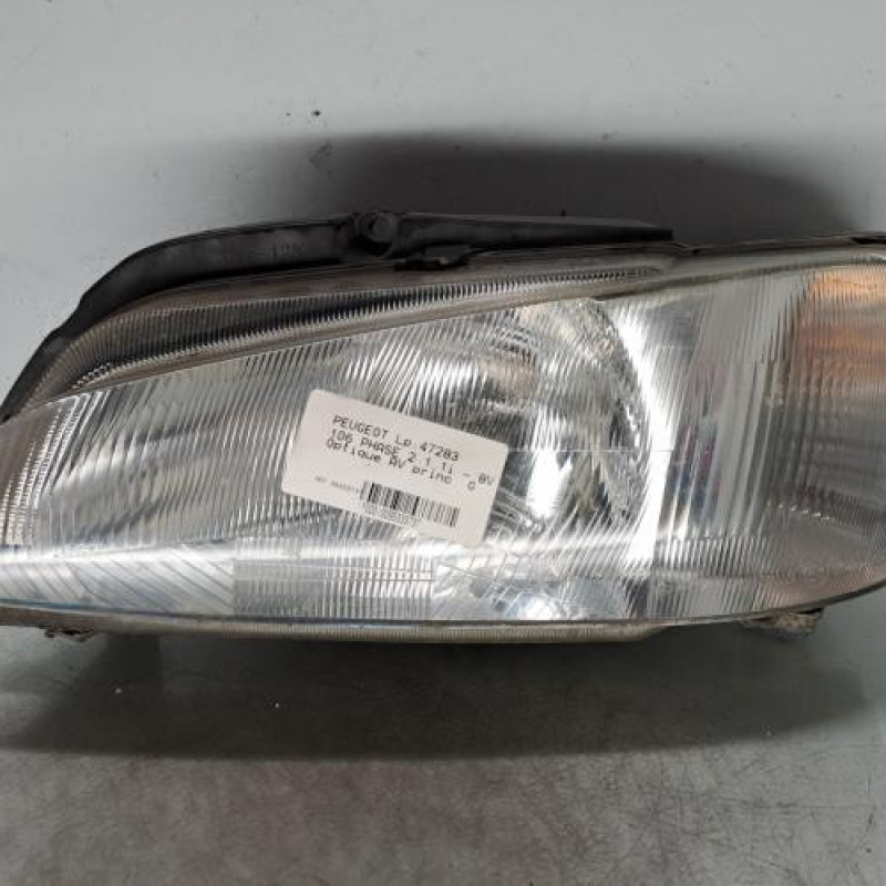 Optique avant principal gauche (feux)(phare) PEUGEOT 106