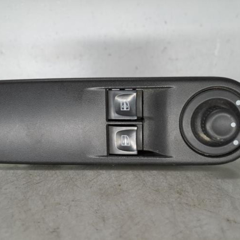 Interrupteur de leve vitre avant gauche RENAULT CLIO 4