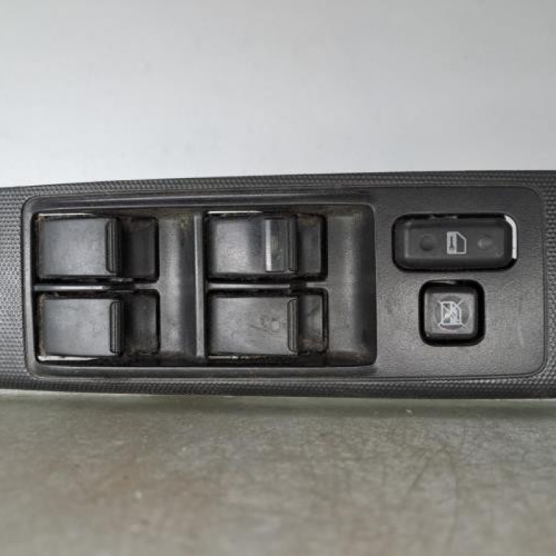 Interrupteur de leve vitre avant gauche TOYOTA COROLLA VERSO 2