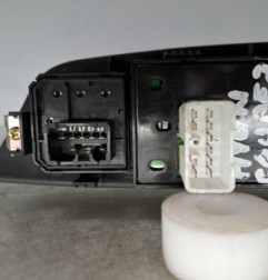 Interrupteur de leve vitre avant gauche HYUNDAI COUPE 2 Photo n°3