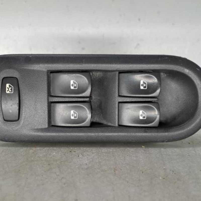 Interrupteur de leve vitre avant gauche RENAULT CLIO 3
