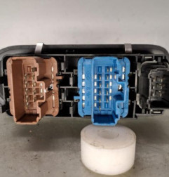 Interrupteur de leve vitre avant gauche RENAULT CLIO 3