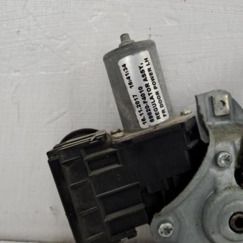 Leve vitre electrique avant gauche TOYOTA C-HR 1