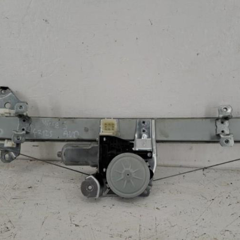 Leve vitre electrique avant droit NISSAN MICRA 5