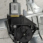 Leve vitre electrique avant droit PEUGEOT 208 1