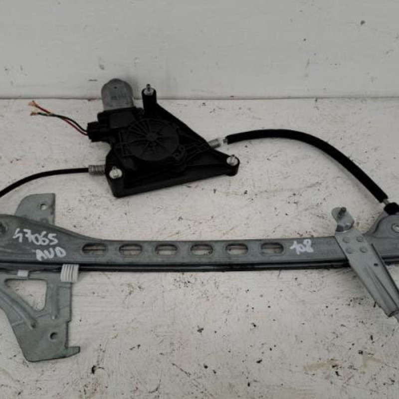Leve vitre electrique avant droit PEUGEOT 108