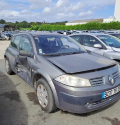 Pare choc avant RENAULT MEGANE 2 Photo n°8