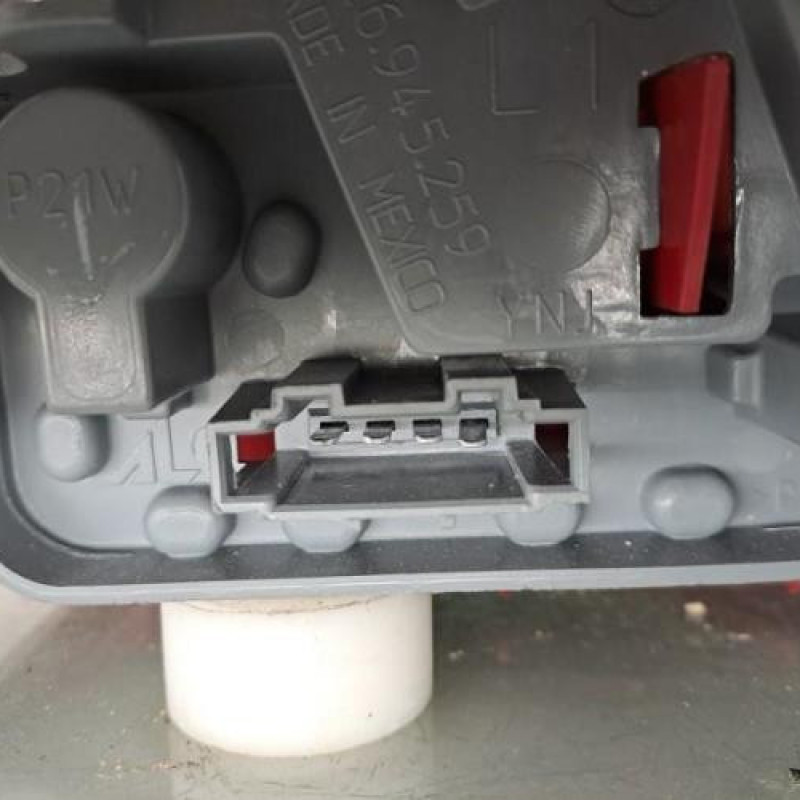 Feu arriere secondaire gauche (feux) VOLKSWAGEN JETTA 4