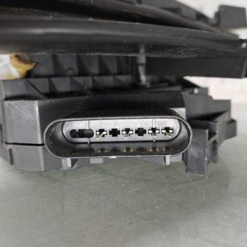 Serrure avant droit FORD FIESTA 6