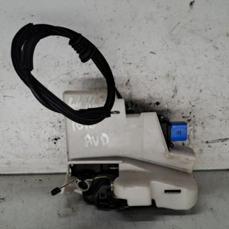 Serrure avant droit VOLKSWAGEN POLO 4