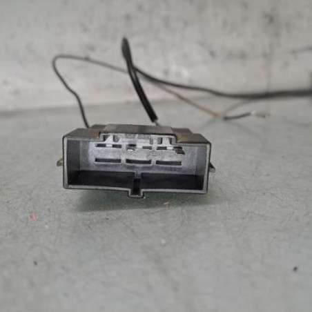 Attache ceinture avant gauche RENAULT MEGANE 1