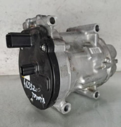 Compresseur clim TOYOTA YARIS 4 Photo n°1