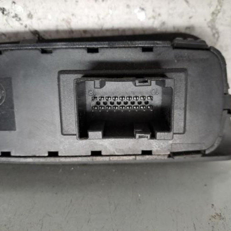 Interrupteur de leve vitre avant gauche FIAT STILO