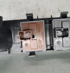 Interrupteur de leve vitre avant gauche SEAT IBIZA 3 Photo n°3