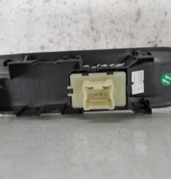 Interrupteur de leve vitre avant droit RENAULT CAPTUR 1