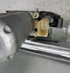 Leve vitre electrique arriere gauche BMW SERIE 3 E46 Photo n°3