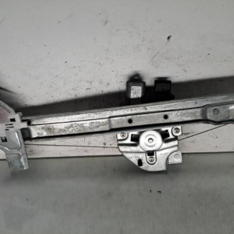 Leve vitre electrique avant gauche PEUGEOT 2008 1