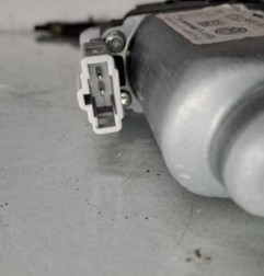 Leve vitre electrique avant droit VOLKSWAGEN UP Photo n°1