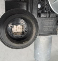 Leve vitre electrique arriere gauche TOYOTA YARIS 4 Photo n°4