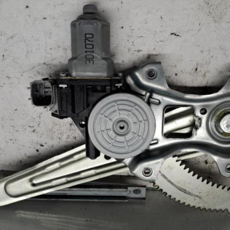 Leve vitre electrique arriere gauche NISSAN JUKE 1