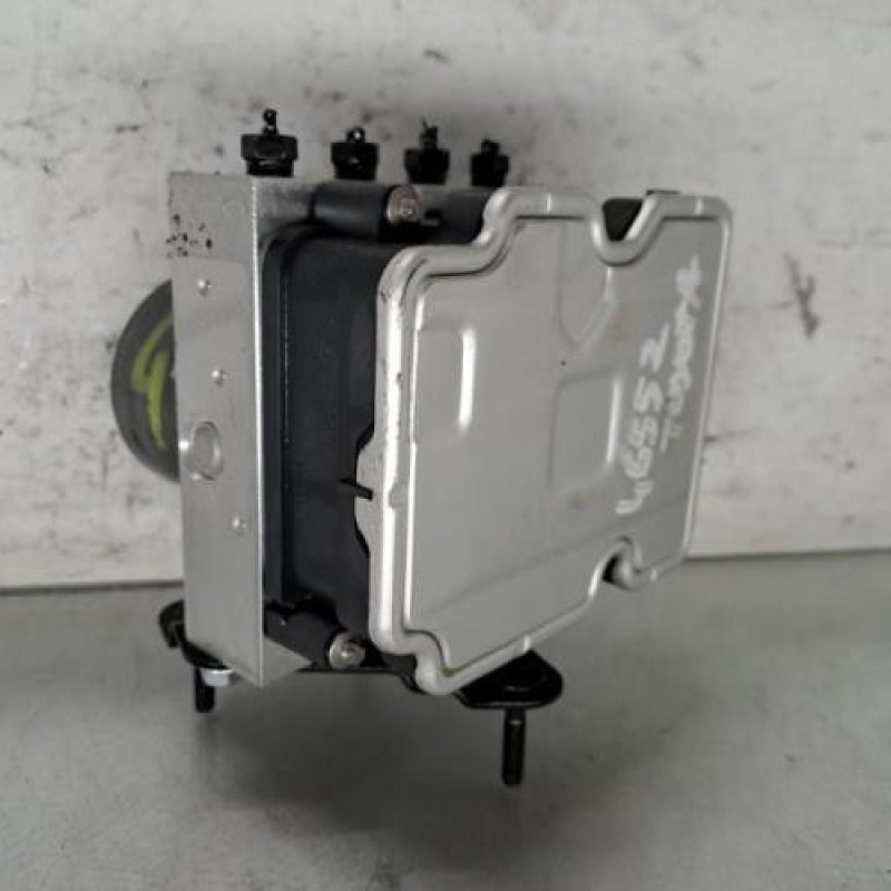 Bloc ABS (freins anti-blocage) TOYOTA YARIS 4