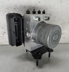 Bloc ABS (freins anti-blocage) TOYOTA YARIS 4 Photo n°3