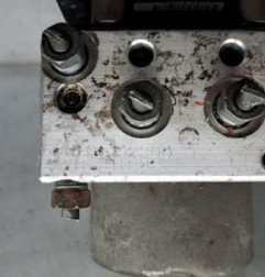 Bloc ABS (freins anti-blocage) TOYOTA YARIS 1